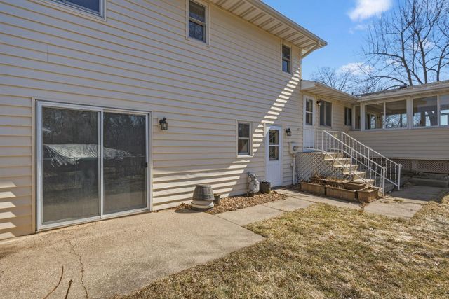 2063 Parkway Drive, North Saint Paul, MN 55109