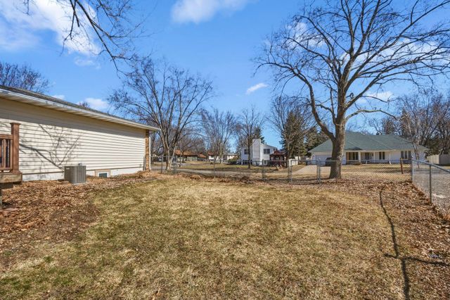 2063 Parkway Drive, North Saint Paul, MN 55109