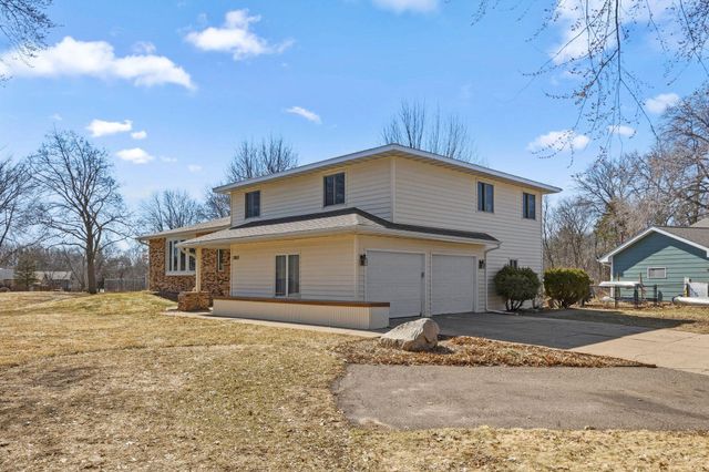 2063 Parkway Drive, North Saint Paul, MN 55109