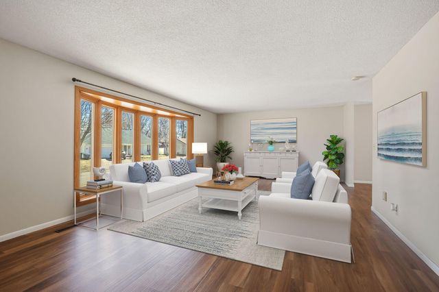 2063 Parkway Drive, North Saint Paul, MN 55109