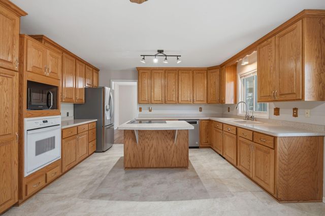 2063 Parkway Drive, North Saint Paul, MN 55109