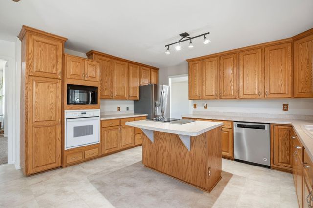 2063 Parkway Drive, North Saint Paul, MN 55109