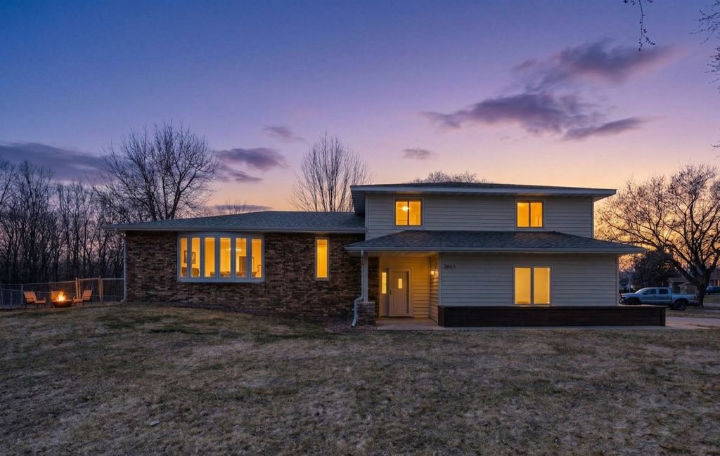 2063 Parkway Drive, North Saint Paul, MN 55109