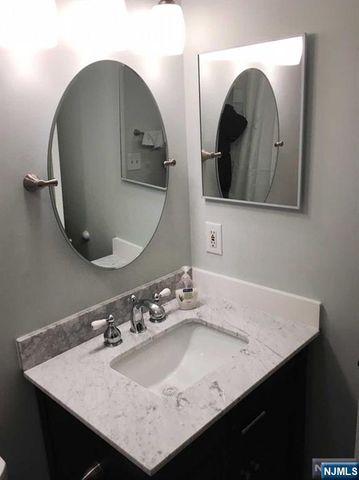 418 Poets Way, Mahwah, NJ 07430