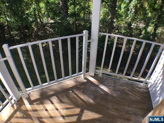 418 Poets Way, Mahwah, NJ 07430