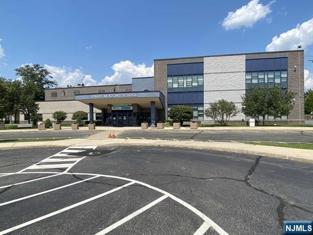 418 Poets Way, Mahwah, NJ 07430