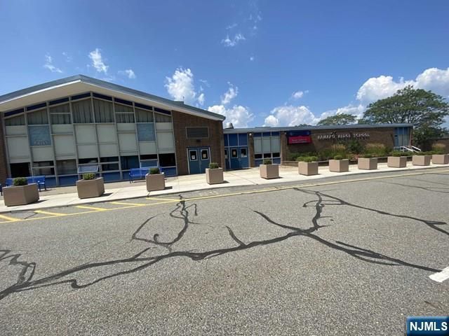 418 Poets Way, Mahwah, NJ 07430