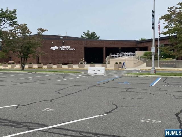 418 Poets Way, Mahwah, NJ 07430