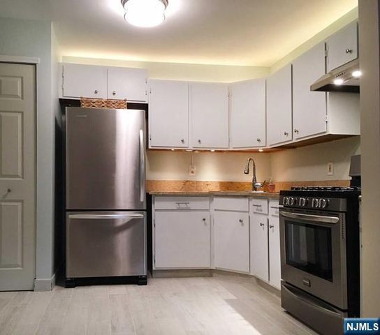 418 Poets Way, Mahwah, NJ 07430