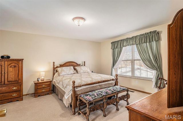 319 Shady Oak Court, St Clair, MO 63077