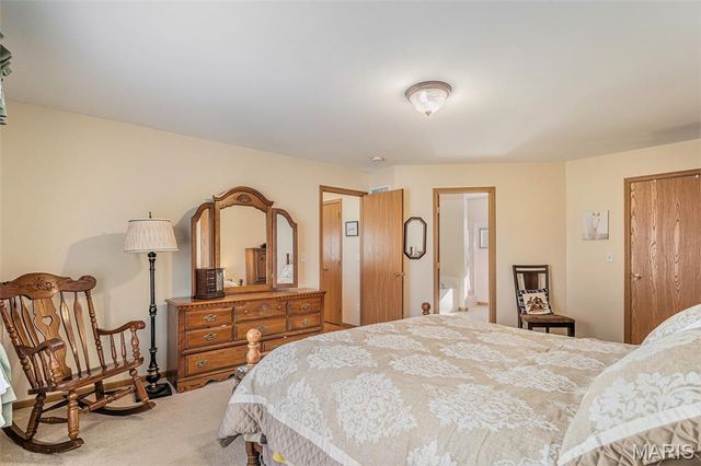 319 Shady Oak Court, St Clair, MO 63077