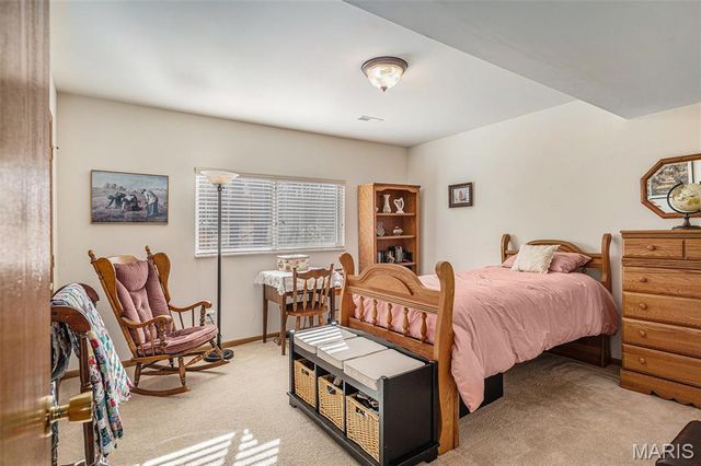 319 Shady Oak Court, St Clair, MO 63077