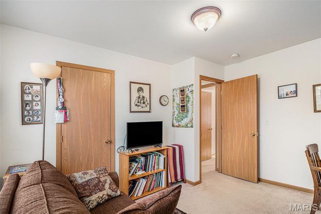 319 Shady Oak Court, St Clair, MO 63077