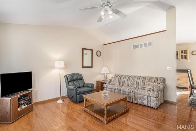 319 Shady Oak Court, St Clair, MO 63077