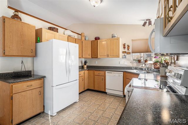 319 Shady Oak Court, St Clair, MO 63077