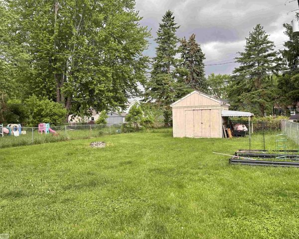 17931 Birmingham Street, Roseville, MI 48066