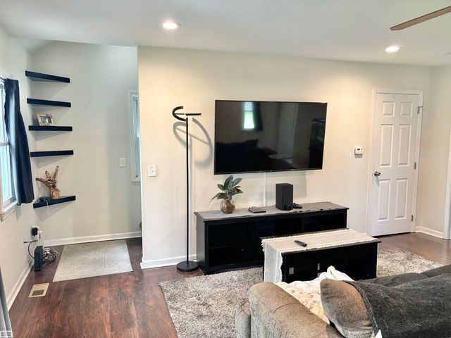 17931 Birmingham Street, Roseville, MI 48066