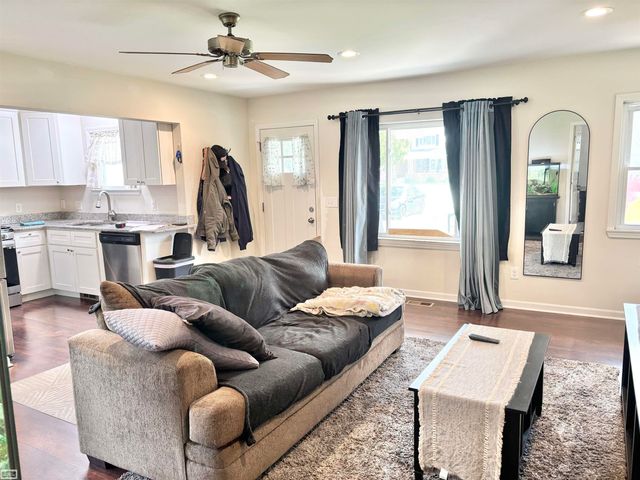17931 Birmingham Street, Roseville, MI 48066