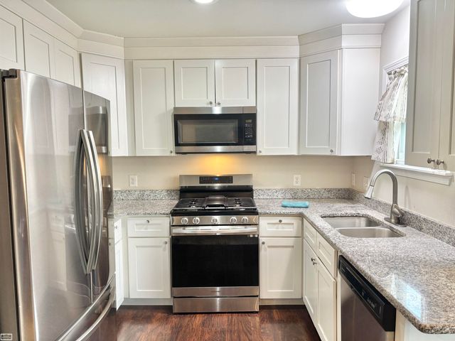 17931 Birmingham Street, Roseville, MI 48066