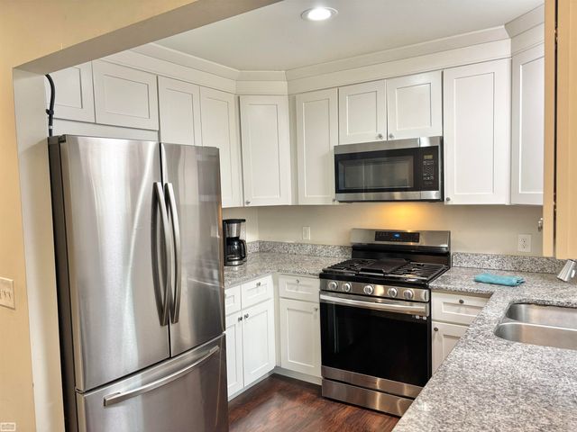 17931 Birmingham Street, Roseville, MI 48066