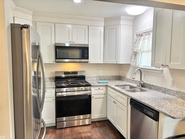 17931 Birmingham Street, Roseville, MI 48066
