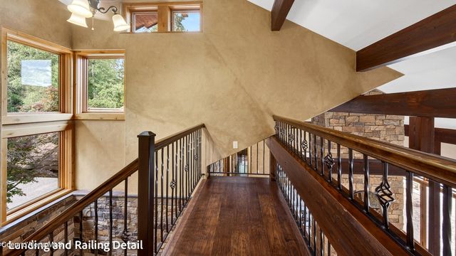 956 Carr Creek Rd, Sandpoint, ID 83864