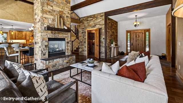 956 Carr Creek Rd, Sandpoint, ID 83864