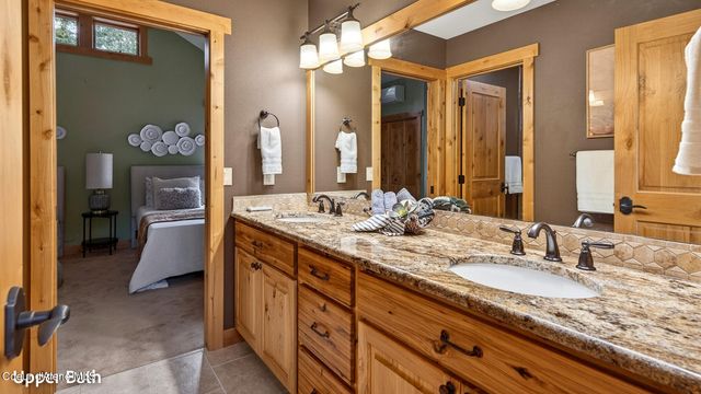 956 Carr Creek Rd, Sandpoint, ID 83864