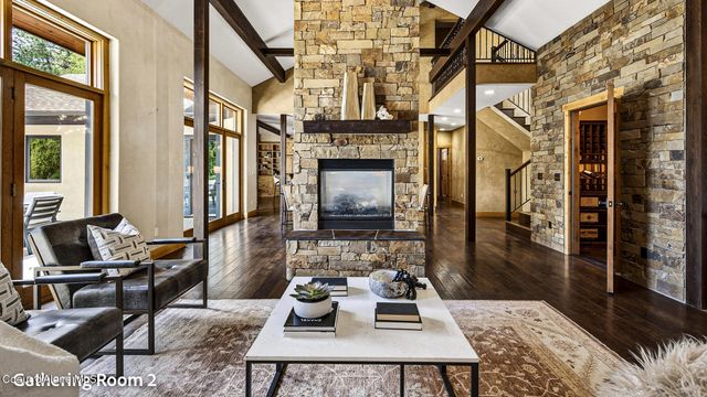 956 Carr Creek Rd, Sandpoint, ID 83864