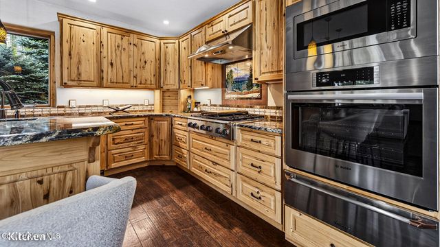 956 Carr Creek Rd, Sandpoint, ID 83864