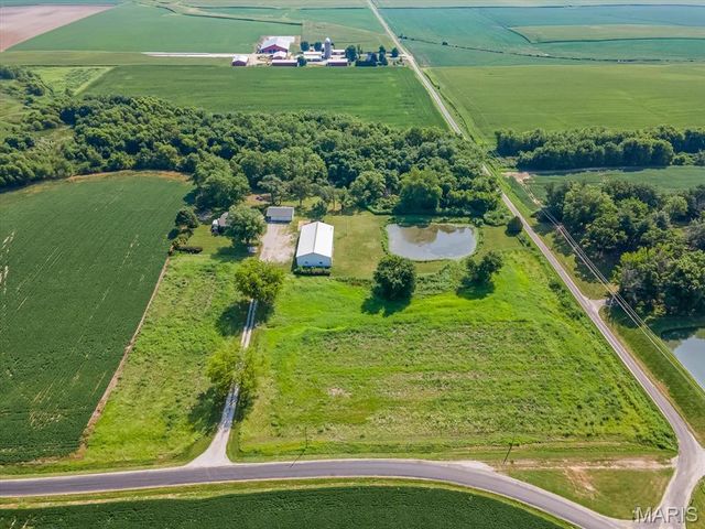 2622 Kaiser Road, New Athens, IL 62264