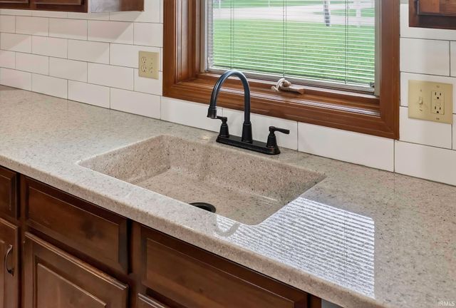 1407 Deerbrook Court, Bluffton, IN 46714