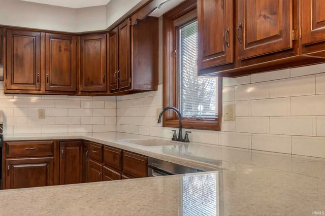 1407 Deerbrook Court, Bluffton, IN 46714