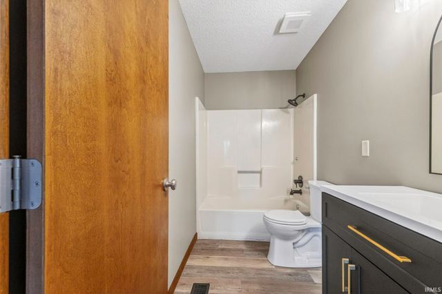 1407 Deerbrook Court, Bluffton, IN 46714