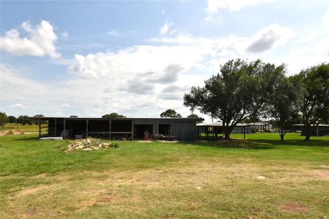 13337 Us Highway 90a E, Hallettsville, TX 77964