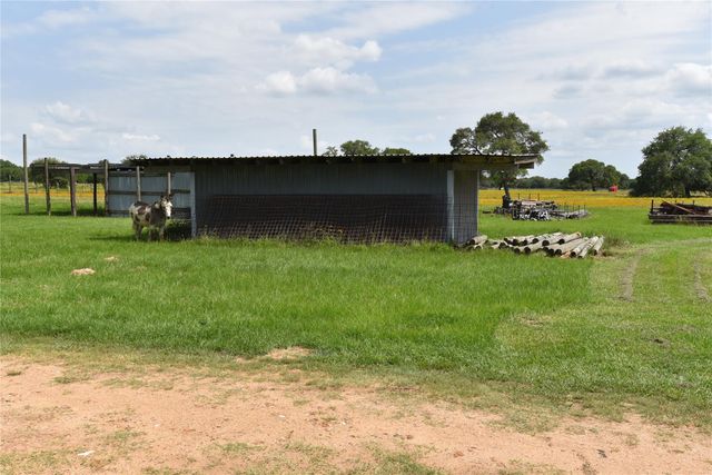 13337 Us Highway 90a E, Hallettsville, TX 77964