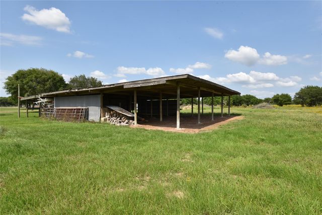 13337 Us Highway 90a E, Hallettsville, TX 77964