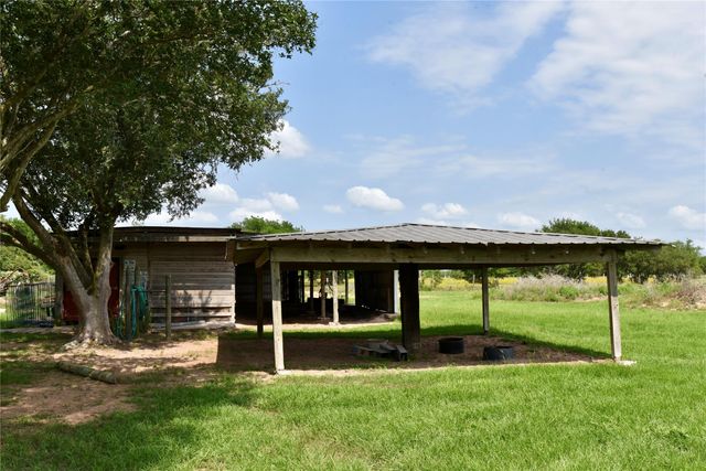 13337 Us Highway 90a E, Hallettsville, TX 77964