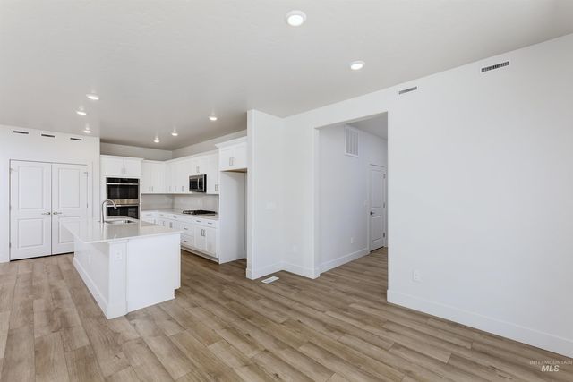 11257 Aspen Hill Dr, Caldwell, ID 83605