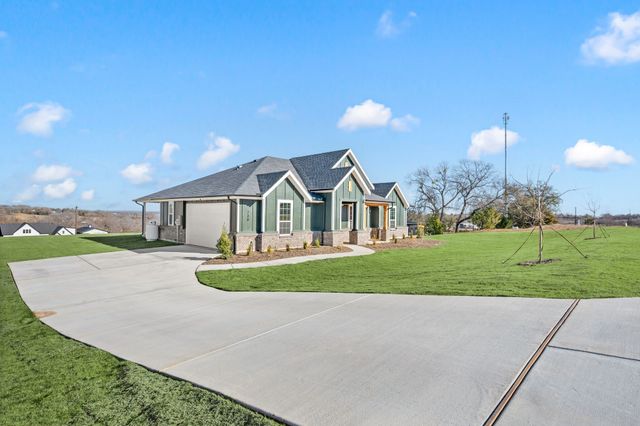 208 Basalt Lane, Reno, TX 76020