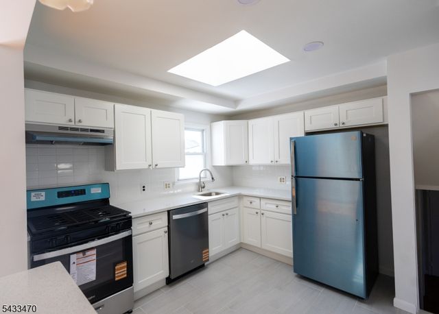 9 Bernath St, Carteret Boro, NJ 07008