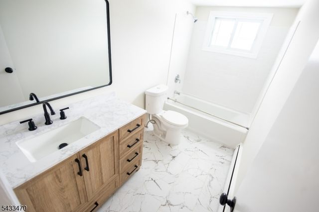 9 Bernath St, Carteret Boro, NJ 07008