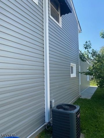 9 Bernath St, Carteret Boro, NJ 07008