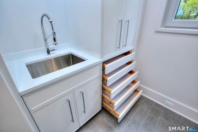 19 East Horseshoe Lane, Westport, CT 06880