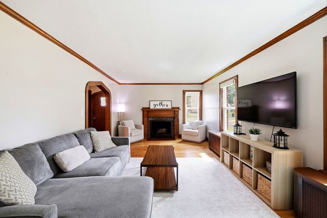 66 Rencelau St, Springfield, MA 01118