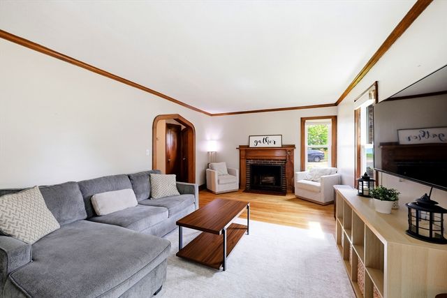 66 Rencelau St, Springfield, MA 01118