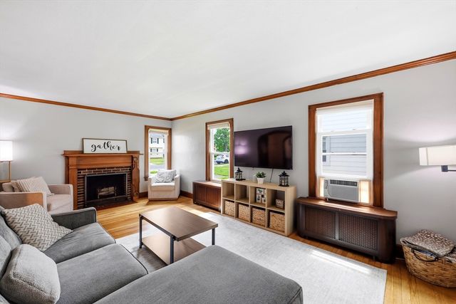66 Rencelau St, Springfield, MA 01118