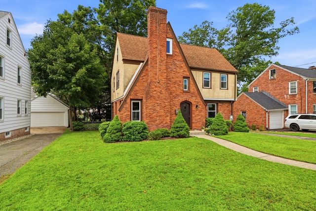66 Rencelau St, Springfield, MA 01118