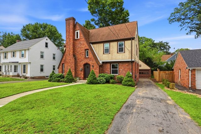 66 Rencelau St, Springfield, MA 01118