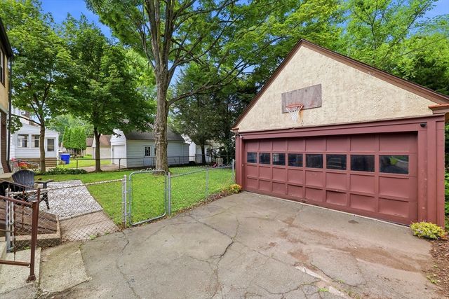 66 Rencelau St, Springfield, MA 01118
